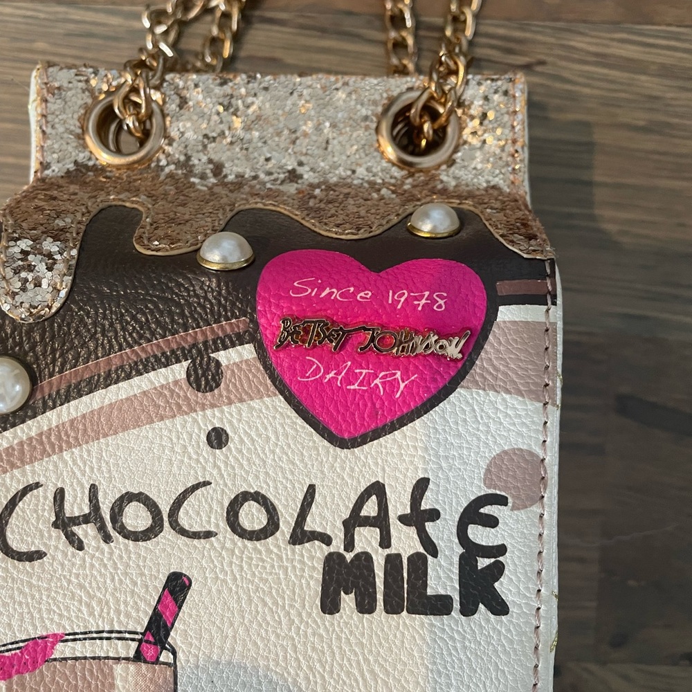 NWOT Betsey Johnson Chocolate Milk Handbag - Picture 2 of 4
